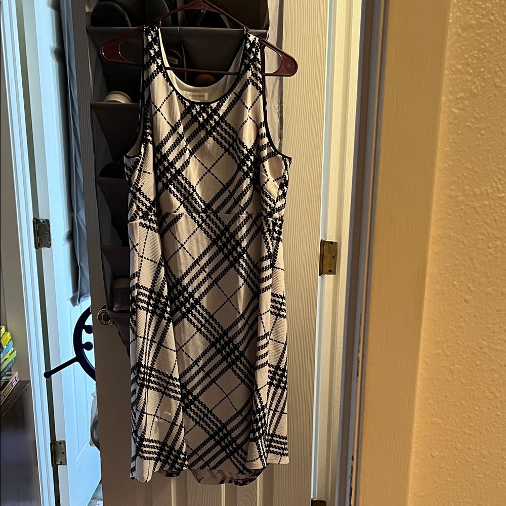 Motherhood Maternity Black and White Patterned Dress